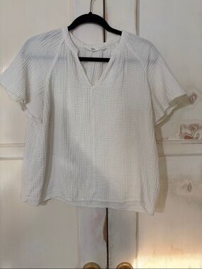 Candace Cameron Bure White Textured V-Neck Short Sleeve Top